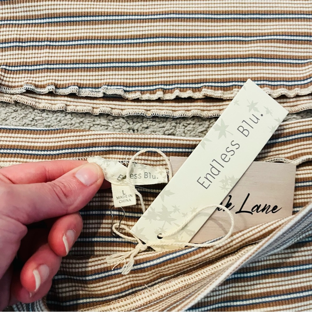 Endless Blu. Skirt and Cropped Top Set, Size L - Picture 2 of 9